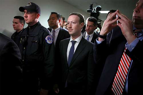 ceo-facebook-mark-zuckerberg-duoc-bao-ve-the-nao