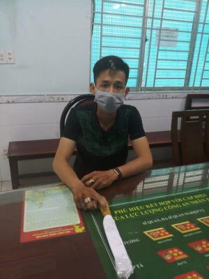 thanh-nien-chem-bao-ve-chung-cu-vua-trinh-dien-cong-an-1