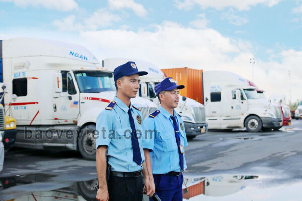 nhan-vien-bao-ve-khu-cong-nghiep-viet-a