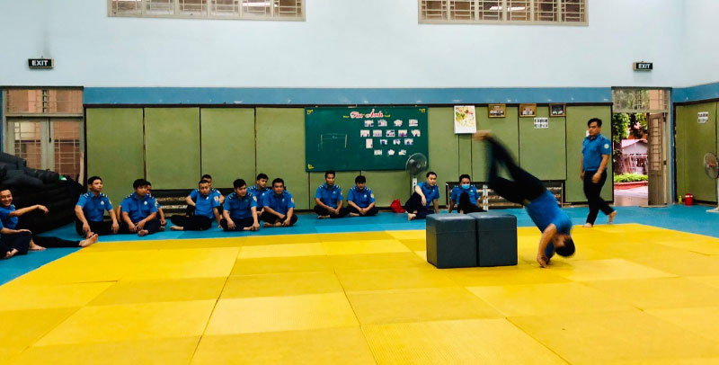 Học viên phải vượt qua nhiều bài thi mới được cấp giấy chứng nhận Học viên phải vượt qua nhiều bài thi mới được cấp giấy chứng nhận