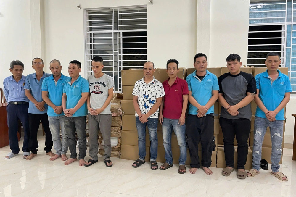 Các đối tượng là nhân viên công ty, trộm gần 21 tấn nguyên liệu sản xuất nến bao-ve-lai-xe-va-nhan-vien-cong-ty