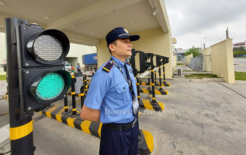 Hinh-anh-nhan-vien-bao-ve-dich-vu-chuyen-nghiep-1