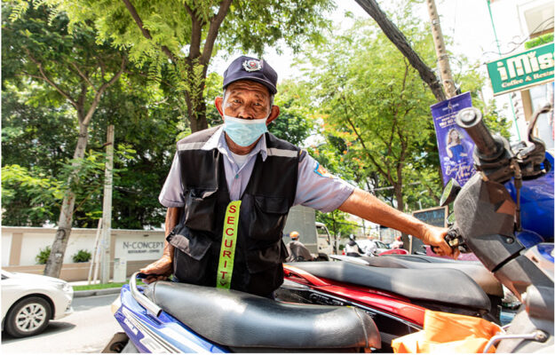Chu-bao-ve-lam-viec-duoi-troi-nang-nong
